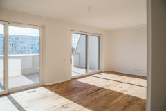 Grassistrasse30-Wohnzimmer-mit-Balkon